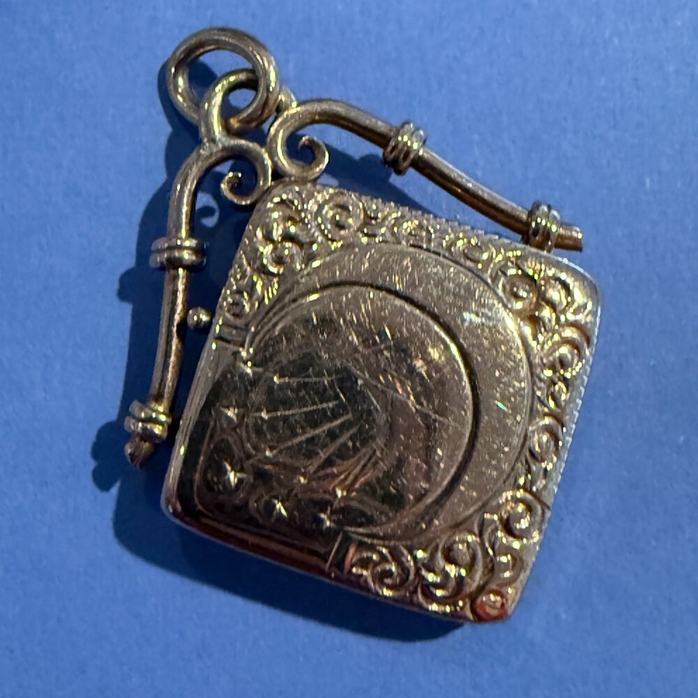 10k Gold Locket Celestial Moon and Stars 4.2g VINTAGE - Picture 16 of 17